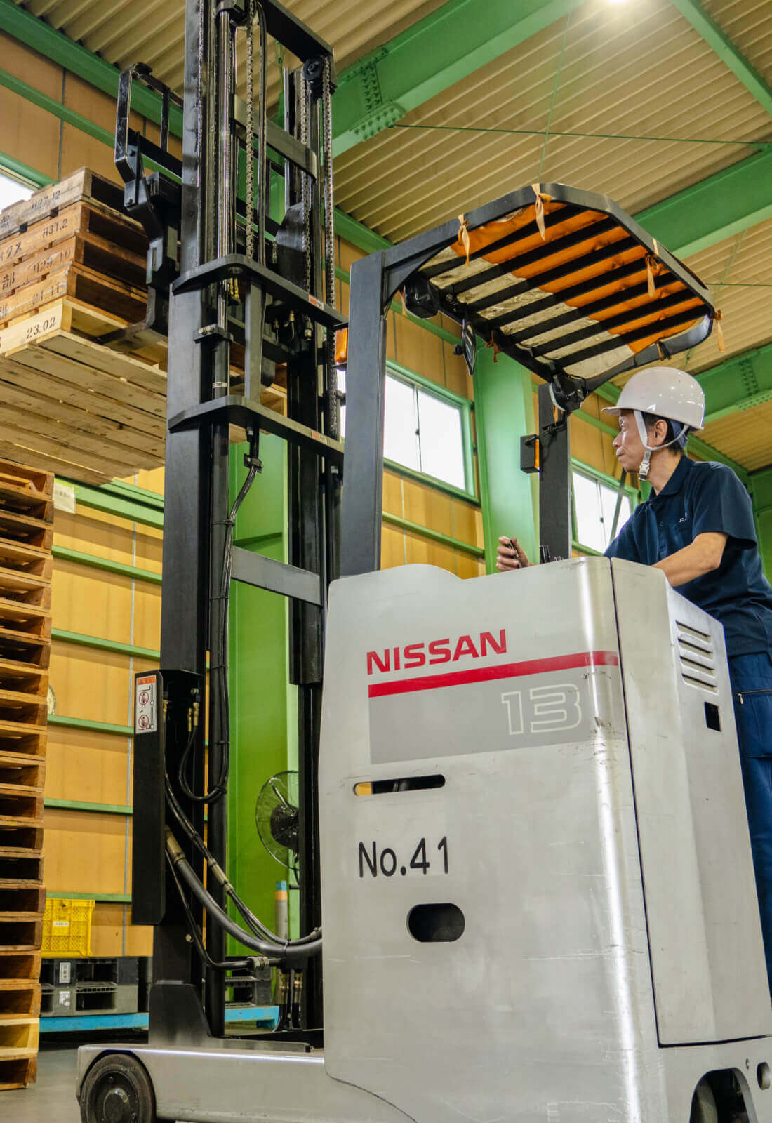 工場で積載している写真